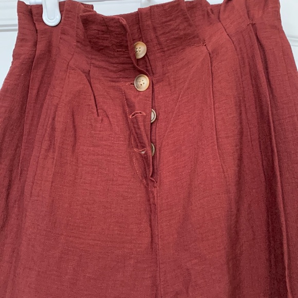 - Paper bag style burgundy pants - Picture 1 of 6